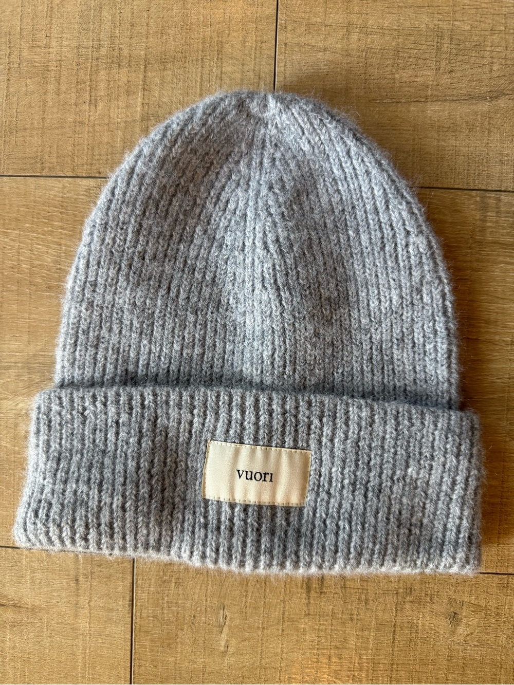 Vuori Light Gray Ribbed Cuff Label Beanie one size cozy layers gorpcore outdoor